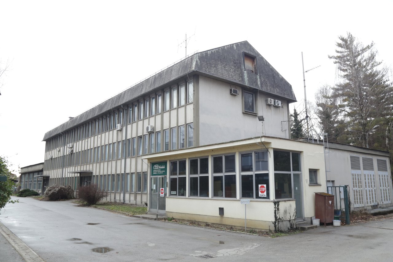 TOZ Zagreb
<br>Tvornica olovaka školskog i uredskog pribora Zagreb d.d.