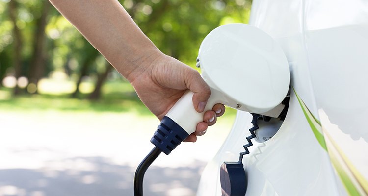 Bis 2025, Ladestationen für persönliche Elektrofahrzeuge alle 60 Kilometer