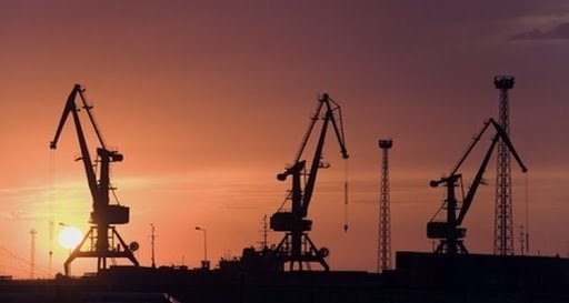 Ölpreise steigen über 77 $, was die Rezessionsängste in den USA lindert.