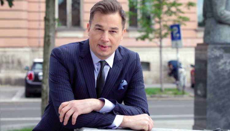 Berühmter amerikanischer Produzent Pete Radovich erwirbt Eigentum an Sofascore