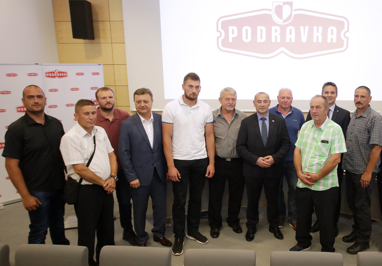 Marin Pucar i OPG-ovci
