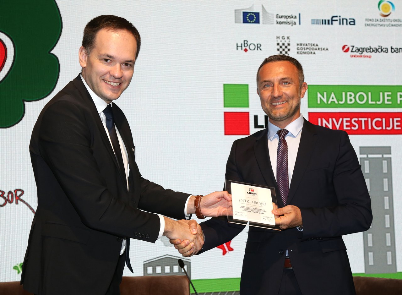 Lider invest 2019 Zdenko Lucić dodjeljuje priznanje za doprinos inkluzivnosti Alenu Baščevanu