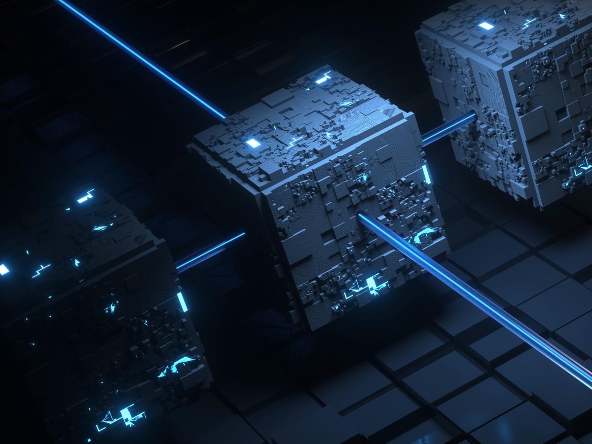 Blockchain osigurava i da svi podaci moraju imati vremensku oznaku kada su uneseni i da se jednom uneseni ne mogu mijenjati bez suglasnosti svih sudionika odnosno da ako netko pokuša manipulirati ostali sudionici to odmah vide