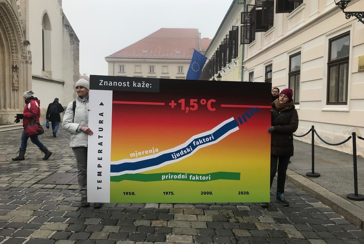 Znanstvenici pred Vladom