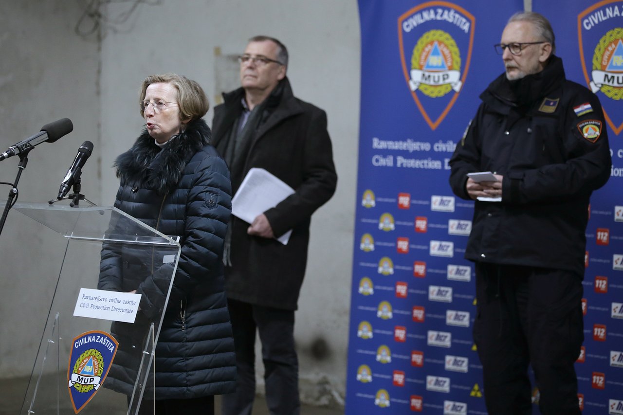 Nacionalni stožer civilne zaštite, tiskovna konferencija. Alemka Markotić, Krunoslav Capak i Davor Božinović