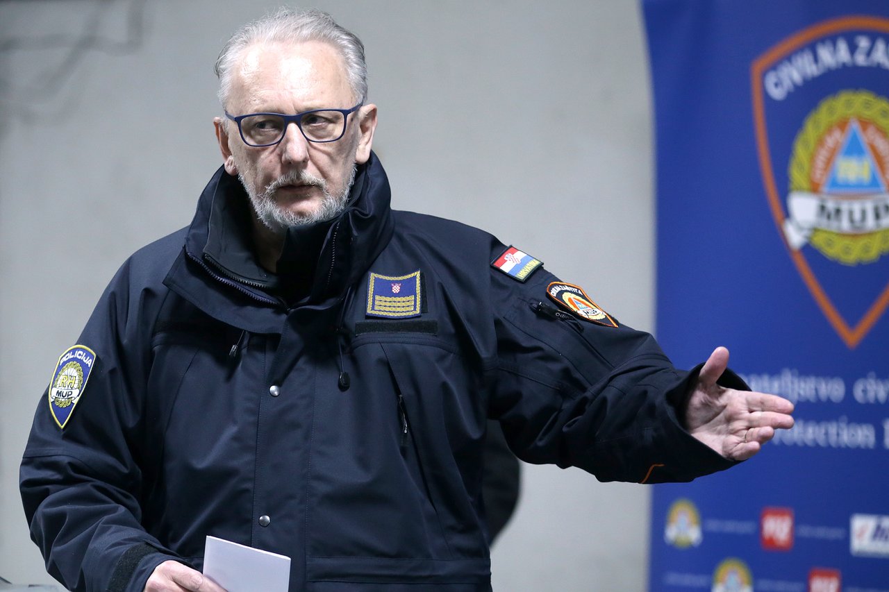 Nacionalni stožer civilne zaštite, tiskovna konferencija. Davor Božinović