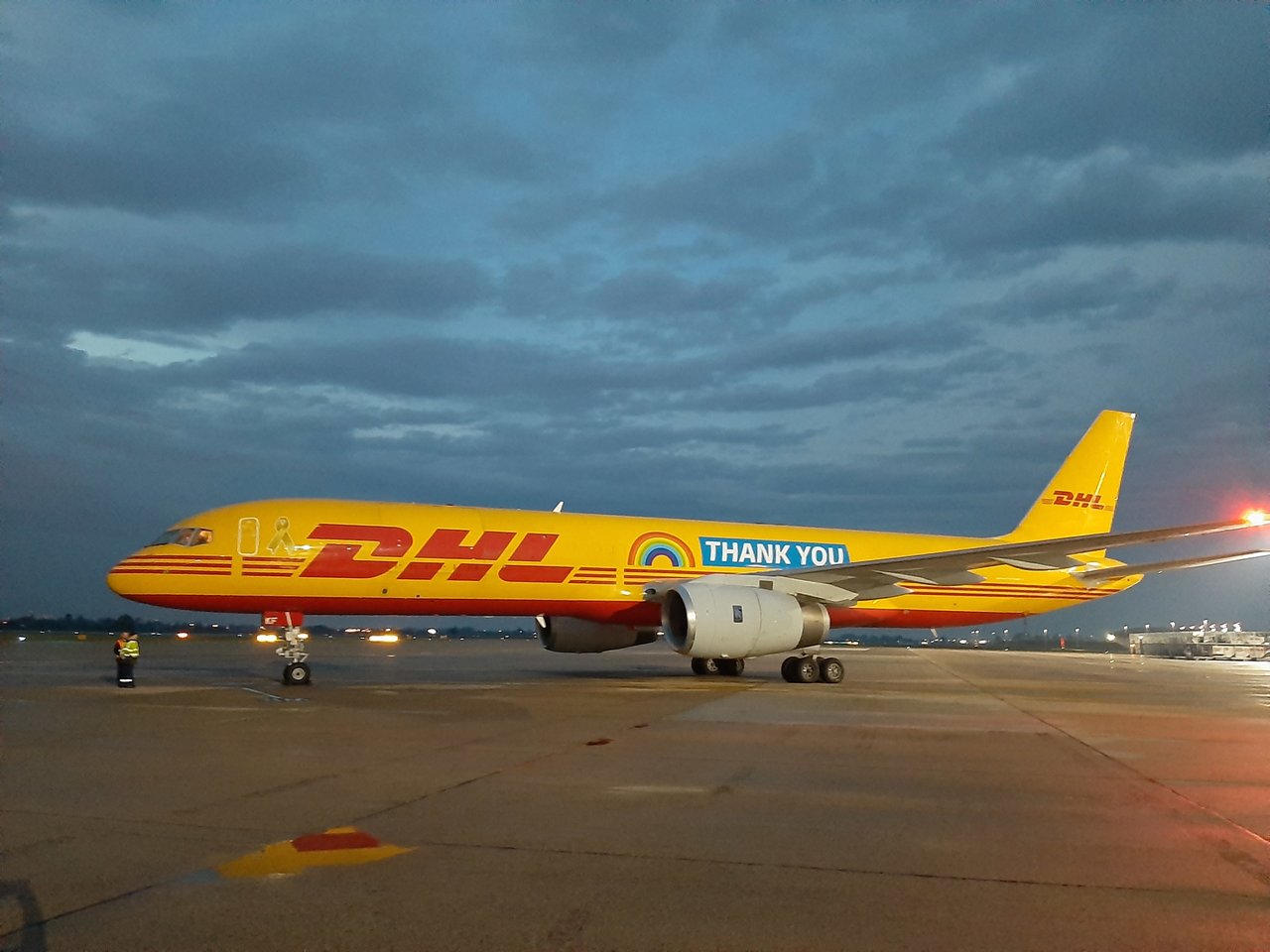 Žuti DHL zrakoplov