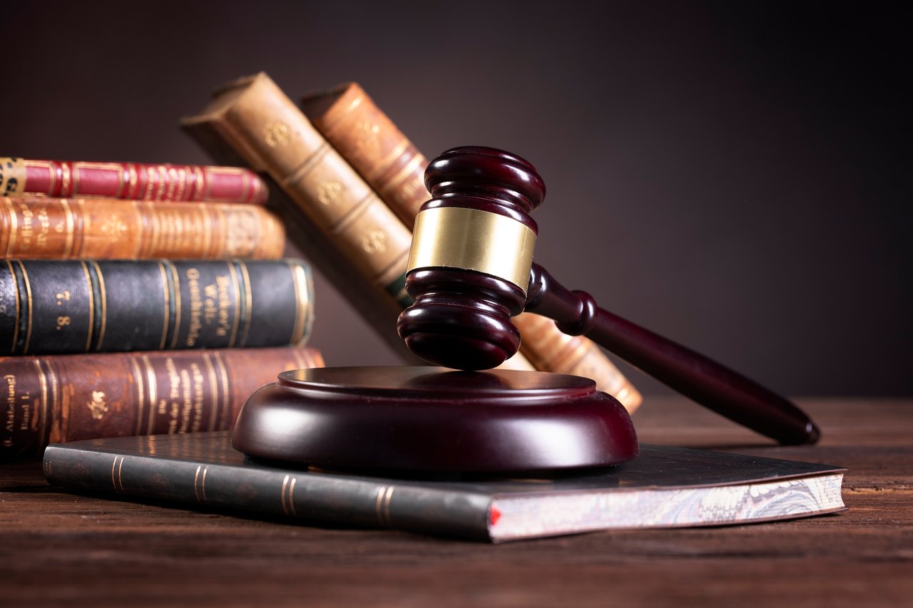 Die Kollision von Bestimmungen aus zwei Gesetzen verwirrt sogar Juristen