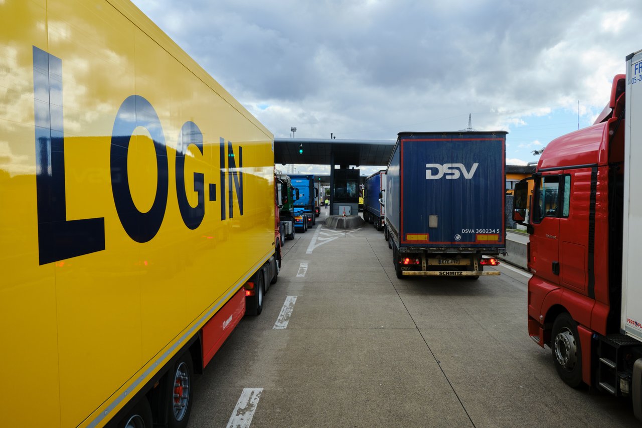 Exporte und Importe fallen um fünf Prozent, wir exportieren am meisten nach Deutschland