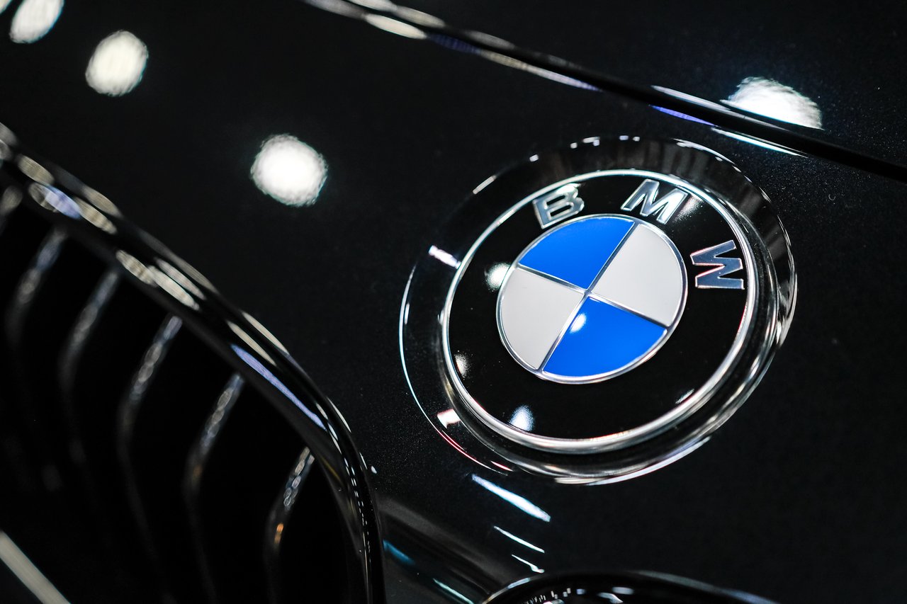 <p>BMW logo</p>