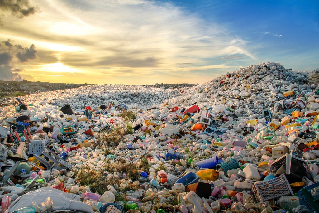 Recyclingquote sinkt, und amerikanische Haushalte produzierten 51 Millionen Tonnen Plastikmüll