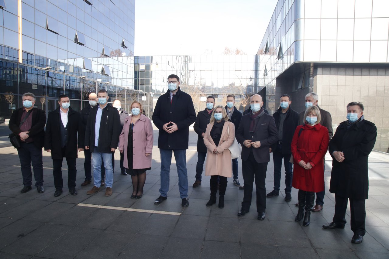 Was die Opposition neben der Kritik an HDZ tun sollte