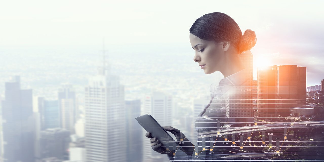 Frauen, die Ihre Welt verbinden und Stereotypen nicht anerkennen