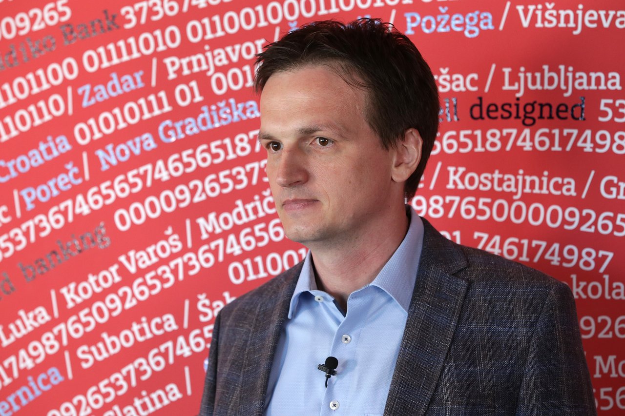<p>Viktor Olujić</p>