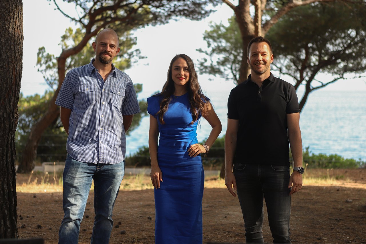 Siniša Anđelić, Monika Prović i Oliver Vuco
Poduzetnički kafić, proizvodnja u Dalmaciji, Promocija BB
