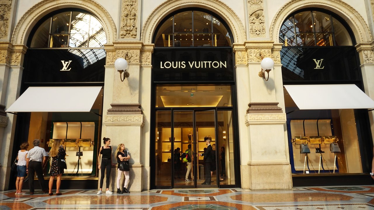 <p>Louis Vuitton</p>