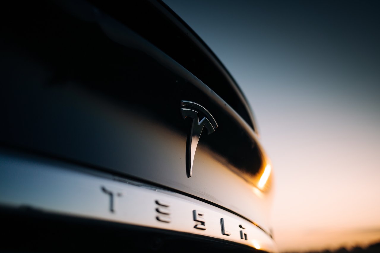 <p>Tesla logo</p>
