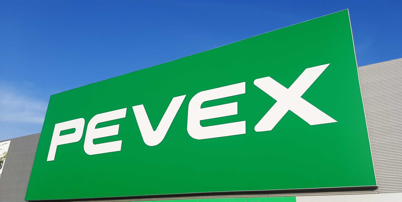 <p>pevex logo</p>