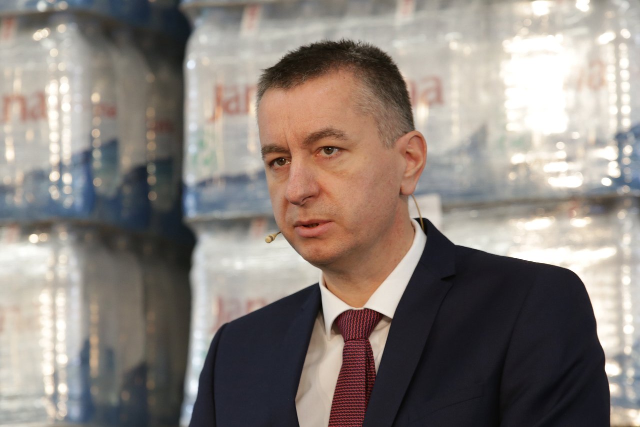 <p>Fabris Peruško. Konferencija za medije u pogonu Jane, u Gorici Svetojanskoj</p>