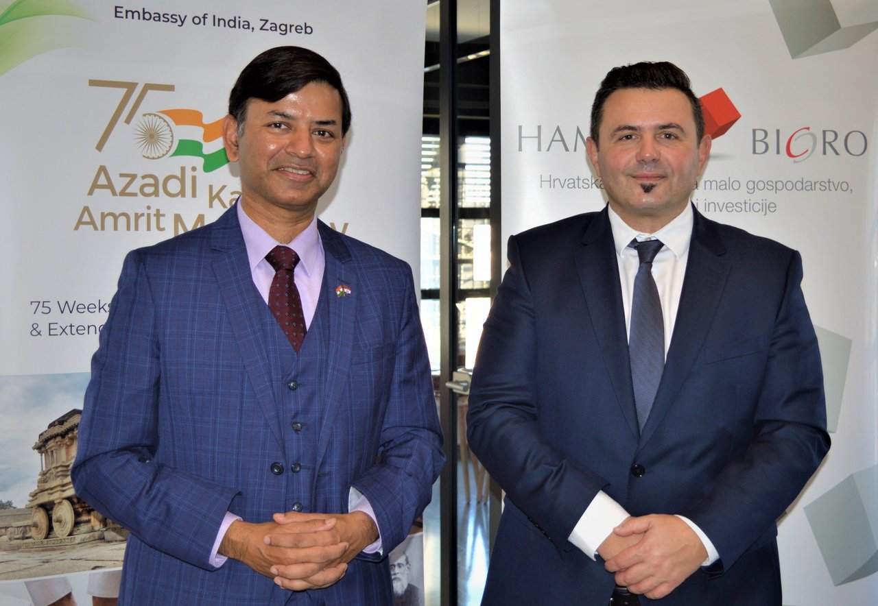 <p>Ambassador of India, Raj Kumar Srivastava i Vjeran Vrbanec, CEO HAMAG BICRO</p>