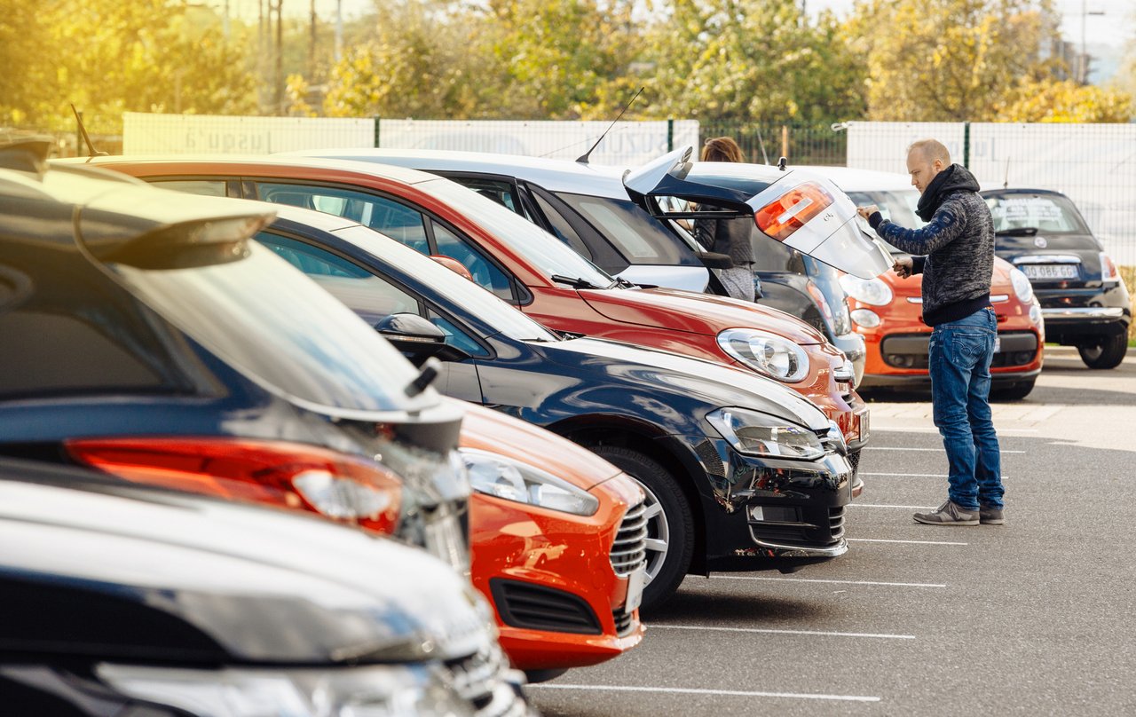 Voitures d&rsquo;occasion en 2025 plus chères de 13 %, VW reste le premier choix