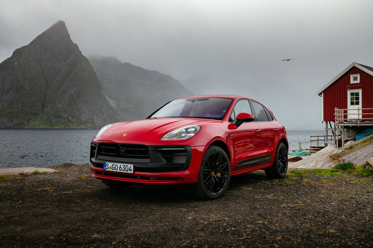 <p>Porsche Macan</p>