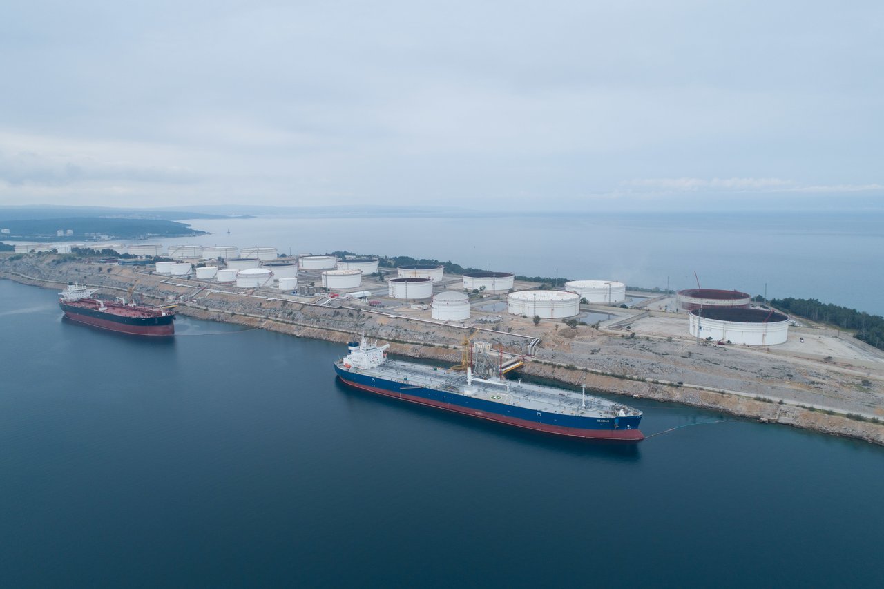 JANAF sichert sich zwei Verträge mit der Ölindustrie Serbiens für den Transport einer Rekordmenge an Öl