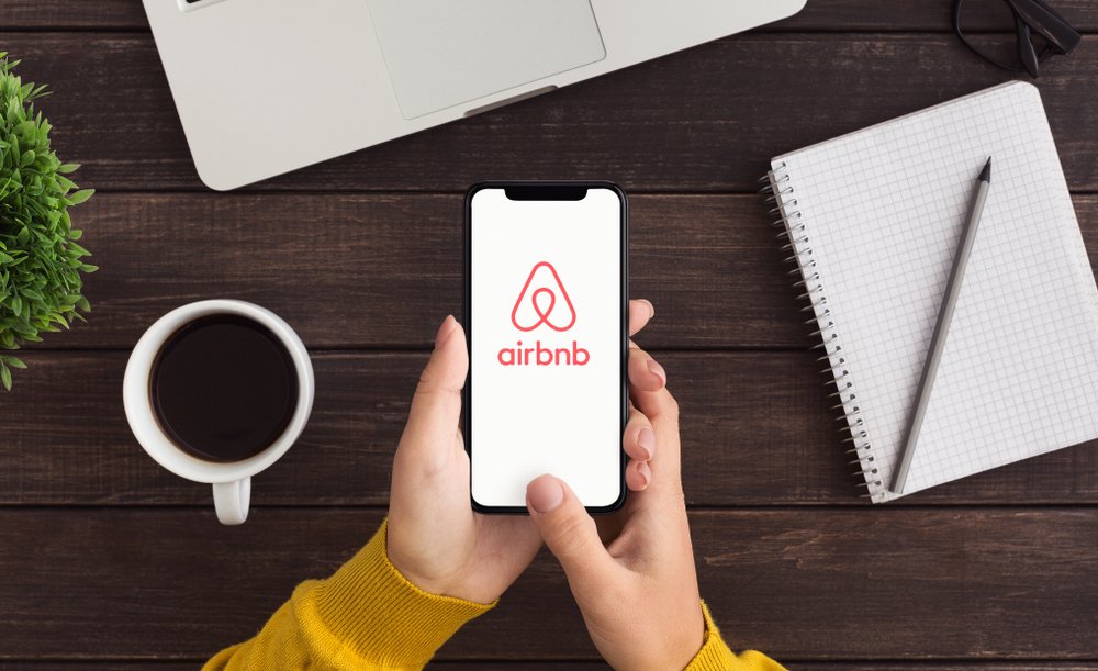 Airbnb meldet Rekordumsatz und -gewinn zum Ende von 2022