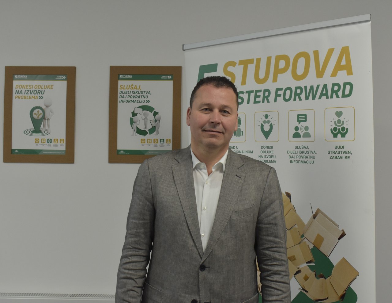 <p>Zvonimir Čuljak, Valoviti papir Dunapack</p>