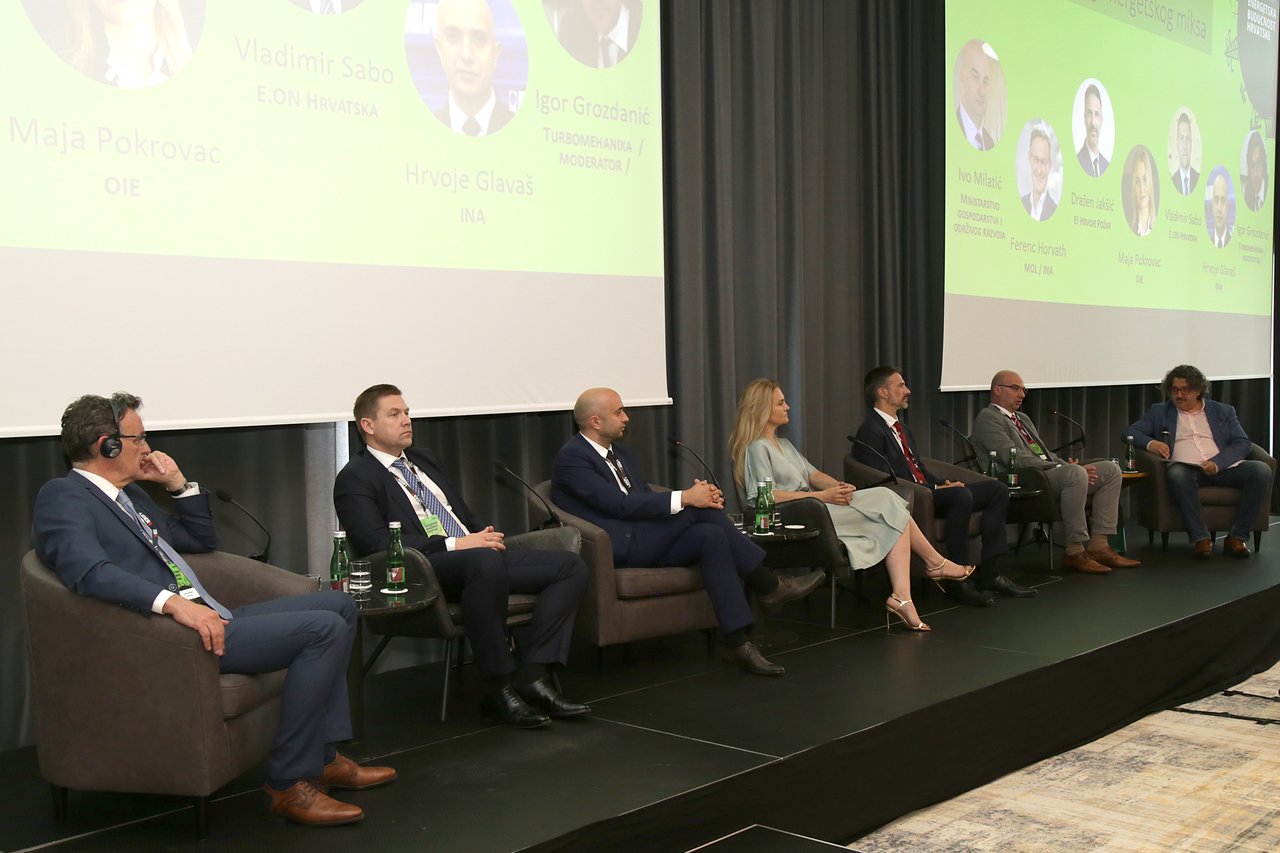 <p>Ferenc Horvath, Vladimir Sabo, Hrvoje Glavaš, Maja Pokrovac, Dražen Jakšić, Ivo Milatić i Igor Grozdanić</p>