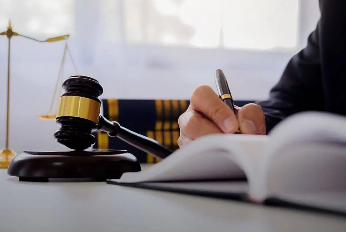 Ehre den Richtern, aber Gerichtsexperten sind kein Verwaltungspersonal