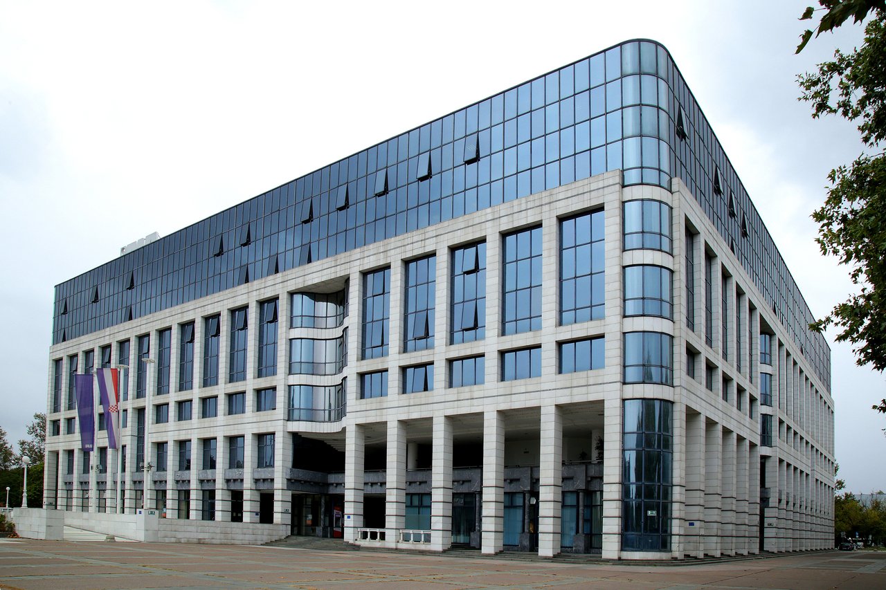 <p>INA zgrada uprave</p>