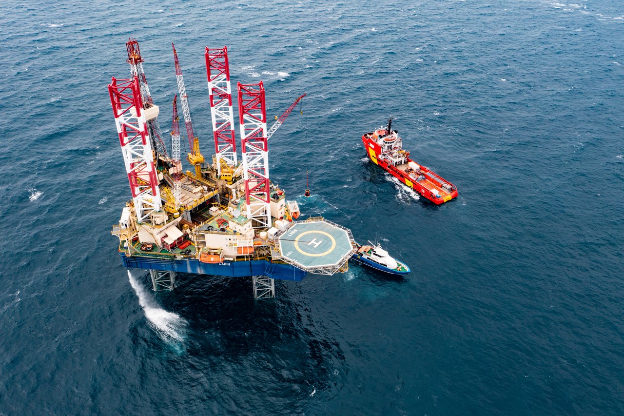 <p>Naftna platforma Labin na bušotini IKA-B.</p>