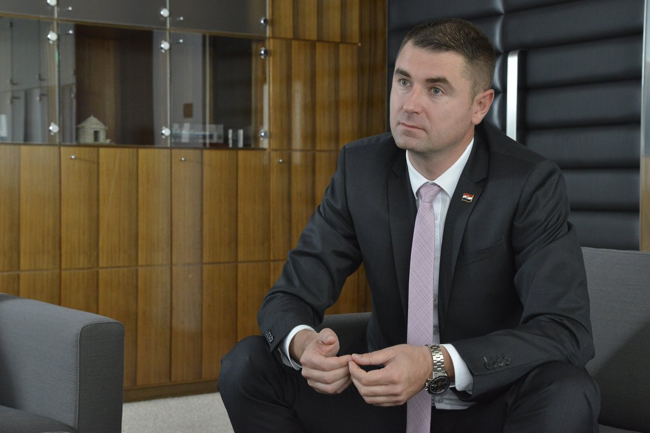 Nacional behauptet, dass Filipović über Gasverkäufe zu nicht-marktgerechten Preisen gewarnt wurde, MINGOR weist dies zurück