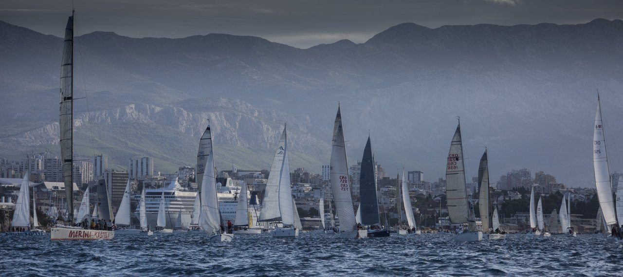 Auf der Vis Regatta – eine Regatta für wahre Segelbegeisterte – treffen mehr als 2.000 Segler aus ganz Europa ein