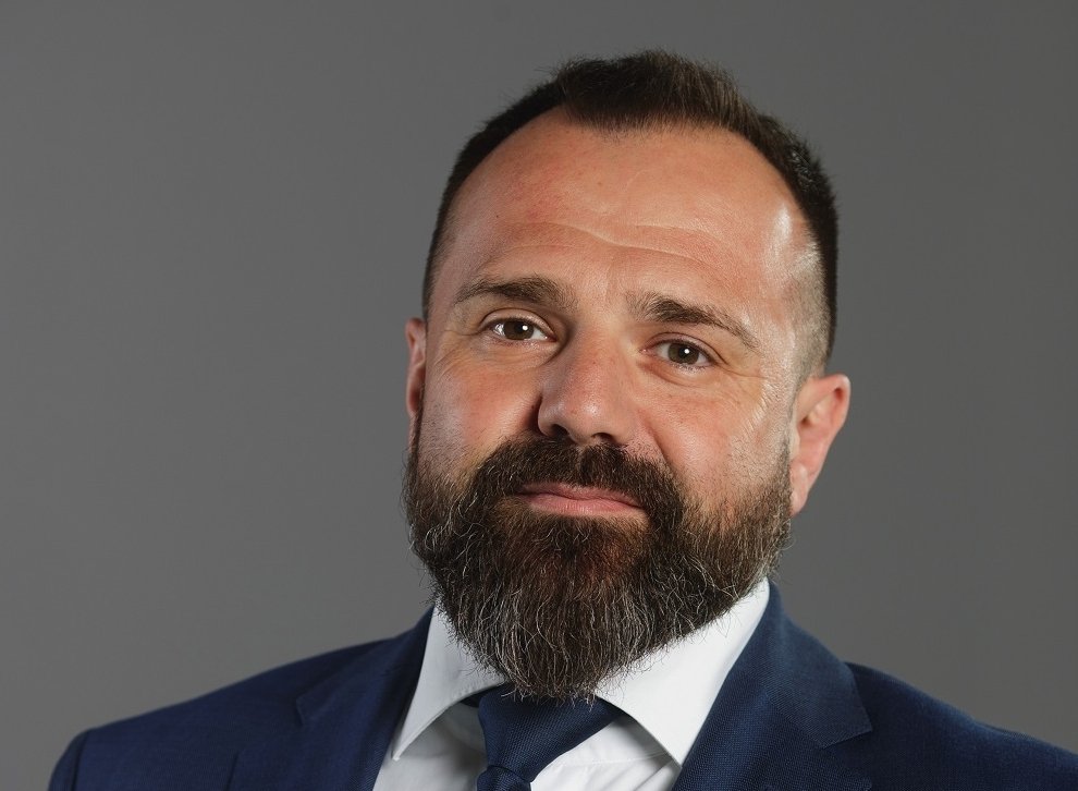 Neos erwirbt Eigentum an Inovativni trendovi