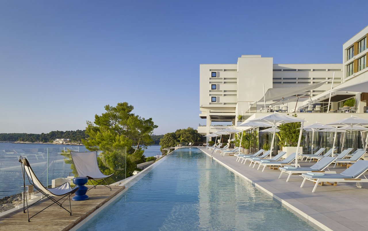 Arena Hospitality Group unter Beschuss von Minderheitsaktionären: Forderung nach Dividendenzahlung in Aktien und Erhöhung des Dividendenbetrags