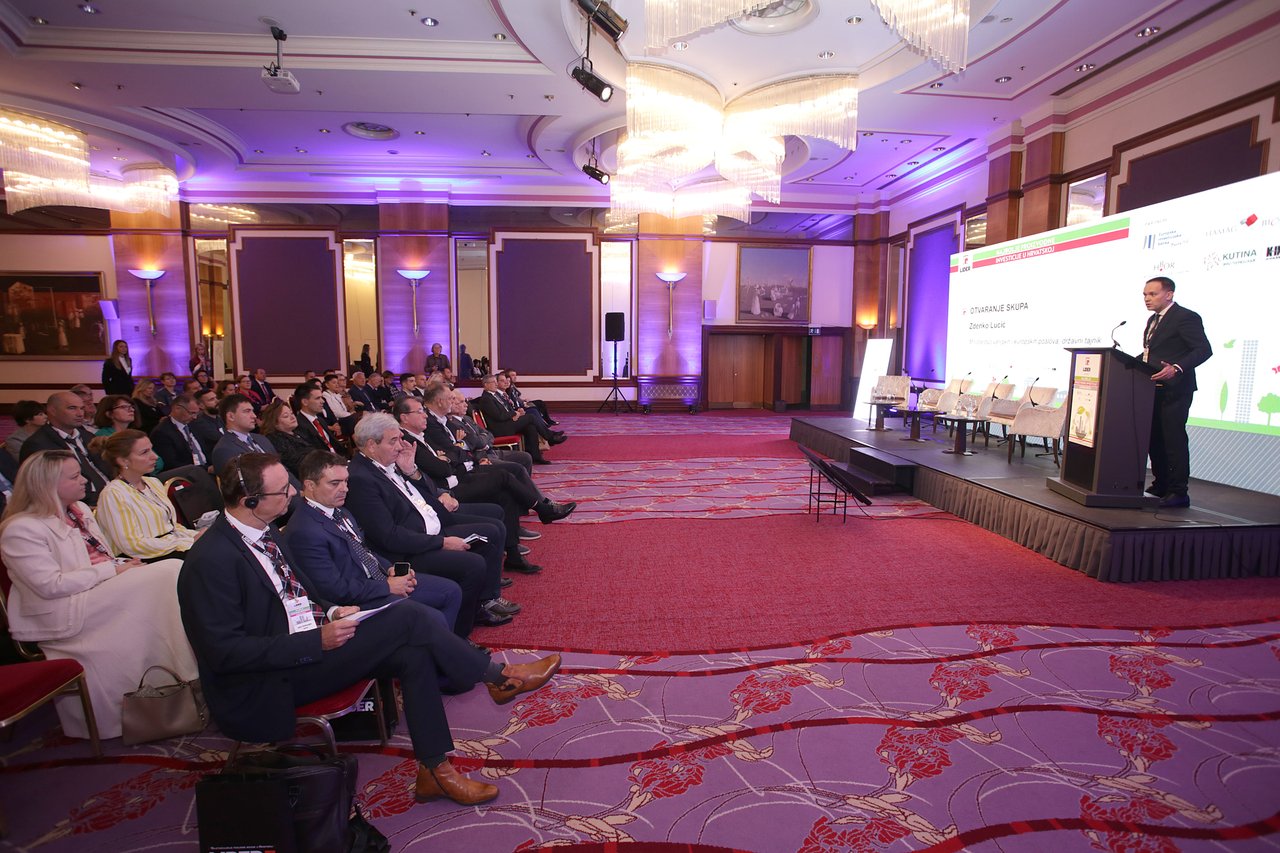 Die feierliche Veranstaltung im Rahmen des Lider Invest Projekts hat begonnen