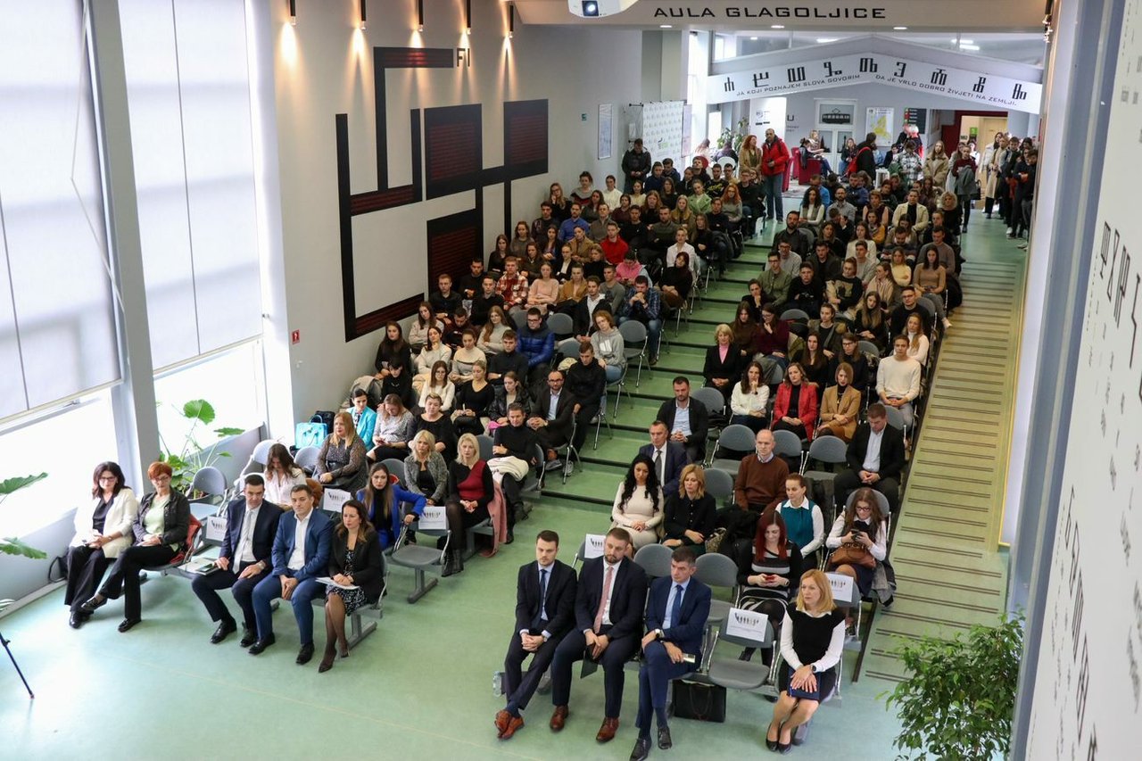 Vertreter der Wirtschafts-, Wissenschafts- und Politischen Gemeinschaft bei EFOS diskutierten die Erholung des heimischen Arbeitsmarktes