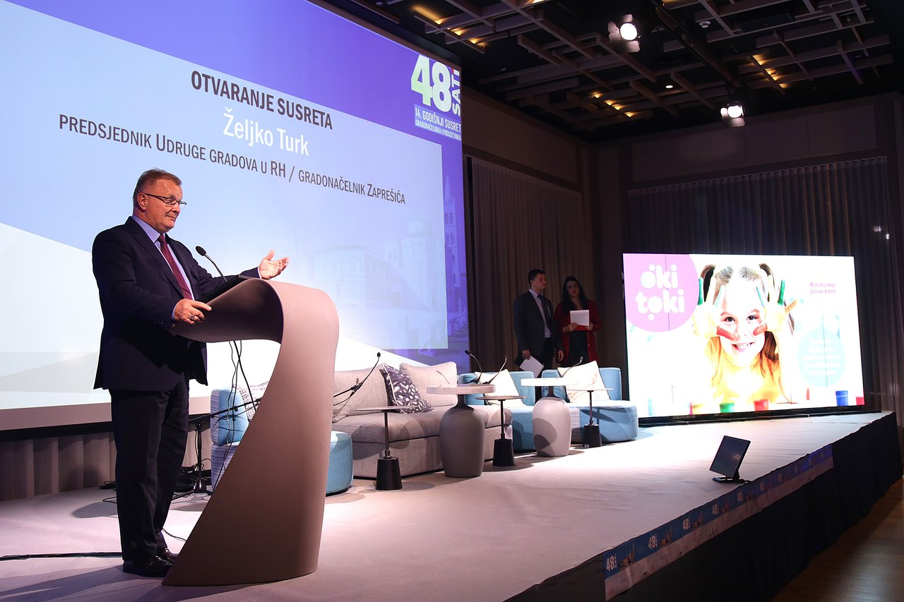 Eröffnetes 14. Jahresmeeting von Bürgermeistern und Unternehmern von Lider