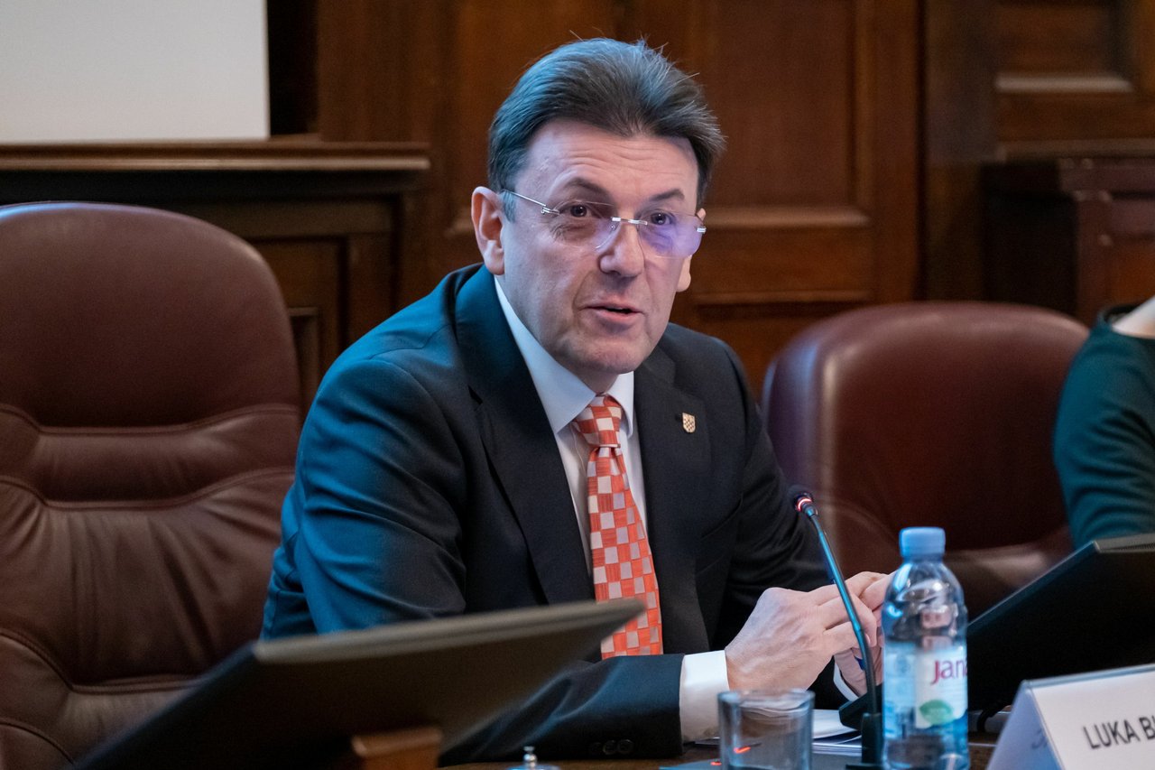 HGK plant, Einnahmen aus kommerziellen Aktivitäten und Mitgliedsbeiträgen auszugleichen