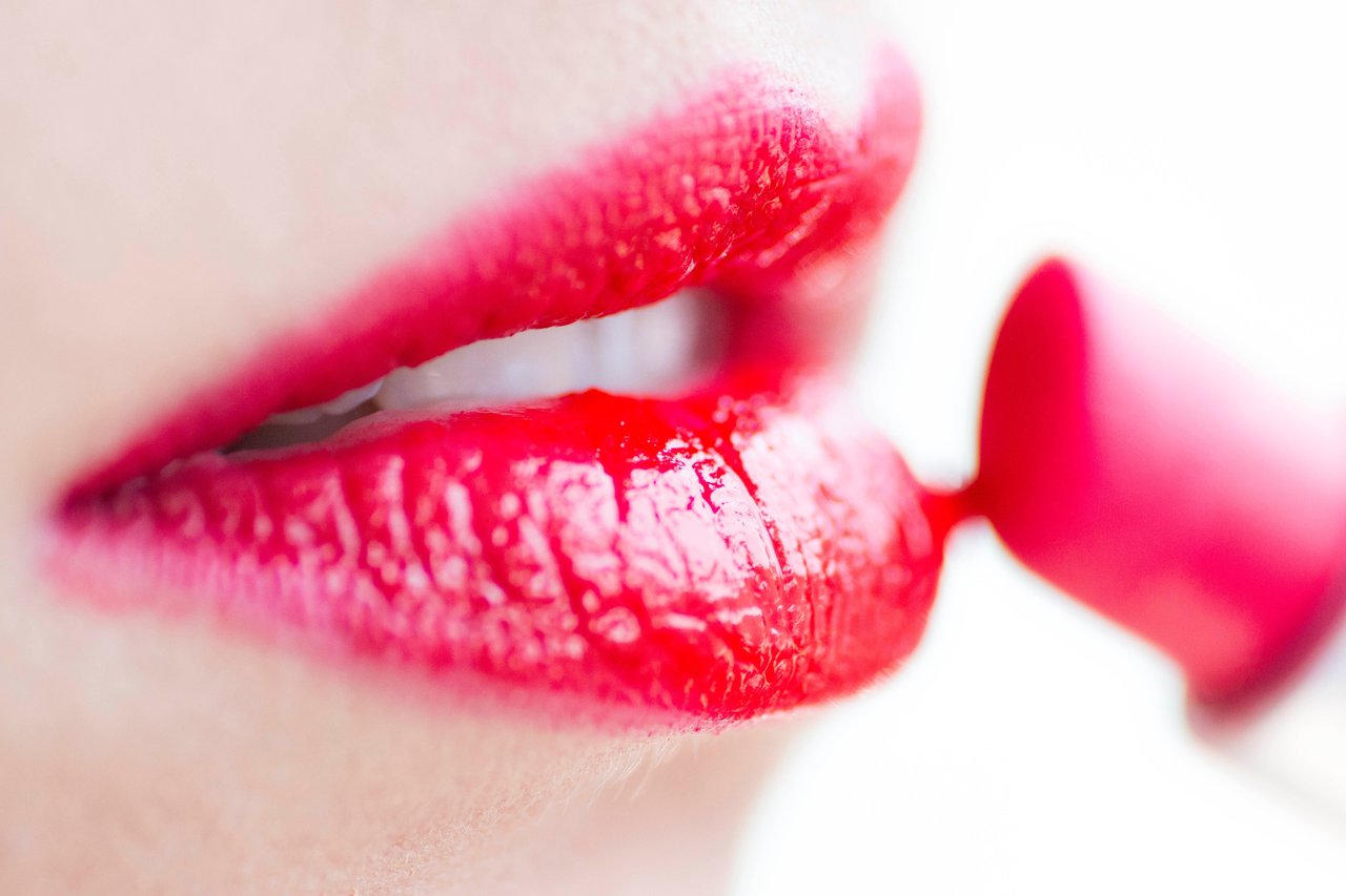 Deadly Weapon of Women: Lipstick Deactivates Viruses and Bacteria Instantly
