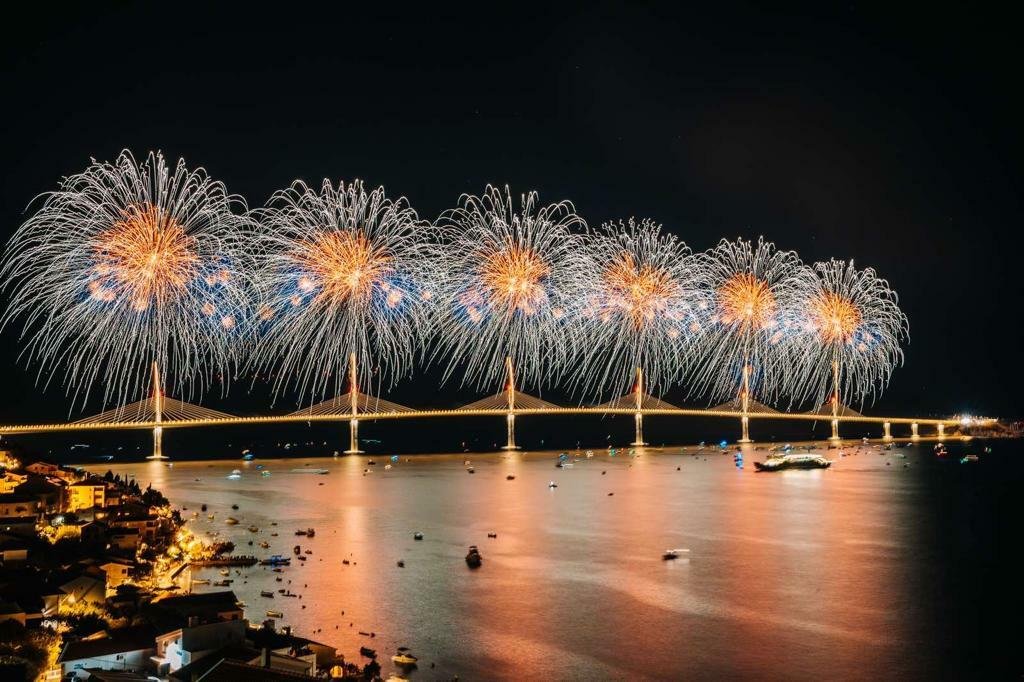 <p>Vatromet na Pelješkom mostu</p>