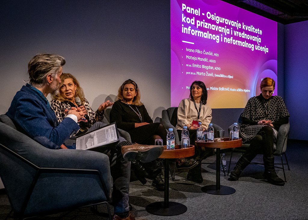 Konferenz zur Qualitätssicherung in der Bildung bei Algebra versammelte etwa zweihundert Top-Experten