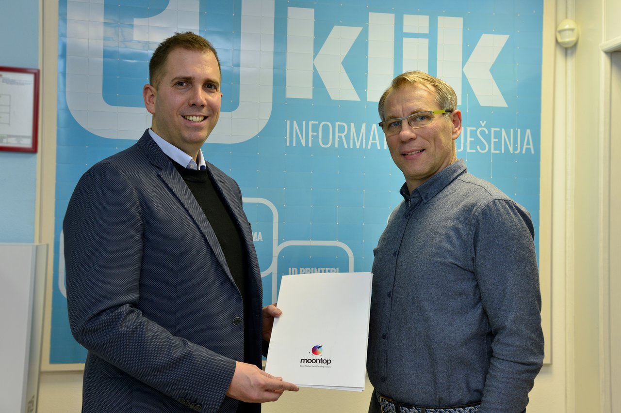 1Klik erfreute Moontop-Mitarbeiter mit Vorteilen