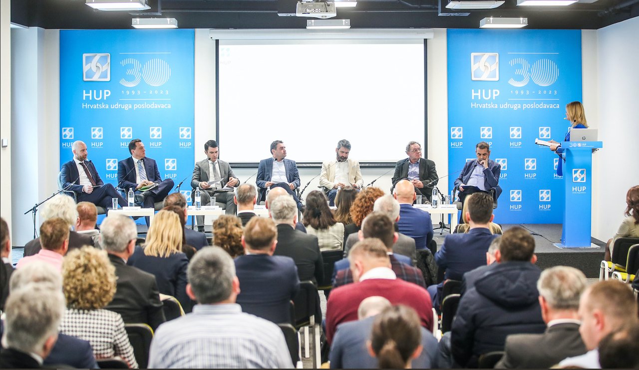 Die Umsetzung des öffentlichen Dienstes und eines hochwertigeren Straßenverkehrsgesetzes kann die Transportpreise senken und eine neue Welle von Investitionen im Sektor anstoßen