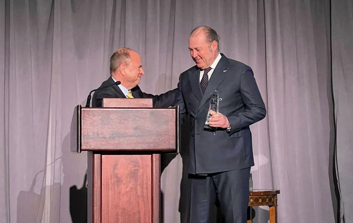 Philippe Donnet erhält den Preis für Unternehmensverantwortung von der Foreign Policy Association