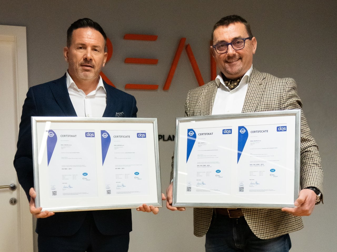 Real grupa auf dem Weg zur Geschäftsexzellenz mit Qualitätsmanagement- und Informationssicherheitszertifikaten