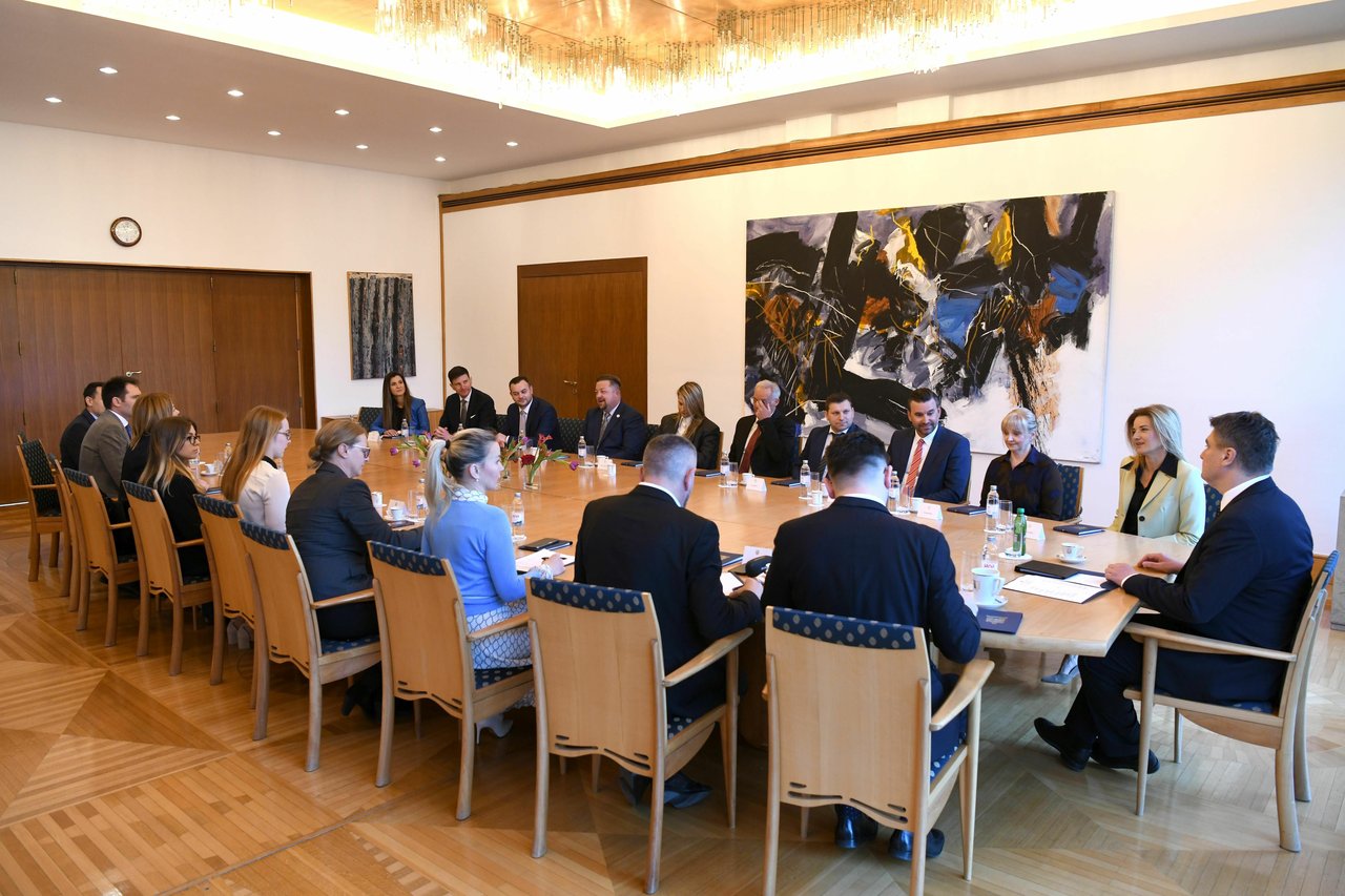 Präsident Milanović empfängt die Gewinner der Jahresauszeichnungen des Kroatischen Verbands der Manager und Unternehmer CROMA