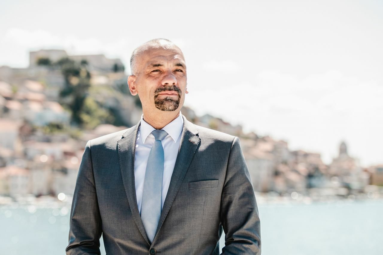 Marko Jelić formt sich als Führer des zukünftigen ‚Dritten Weges‘